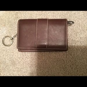 Cute authentic Coach small wristlet like new 💐